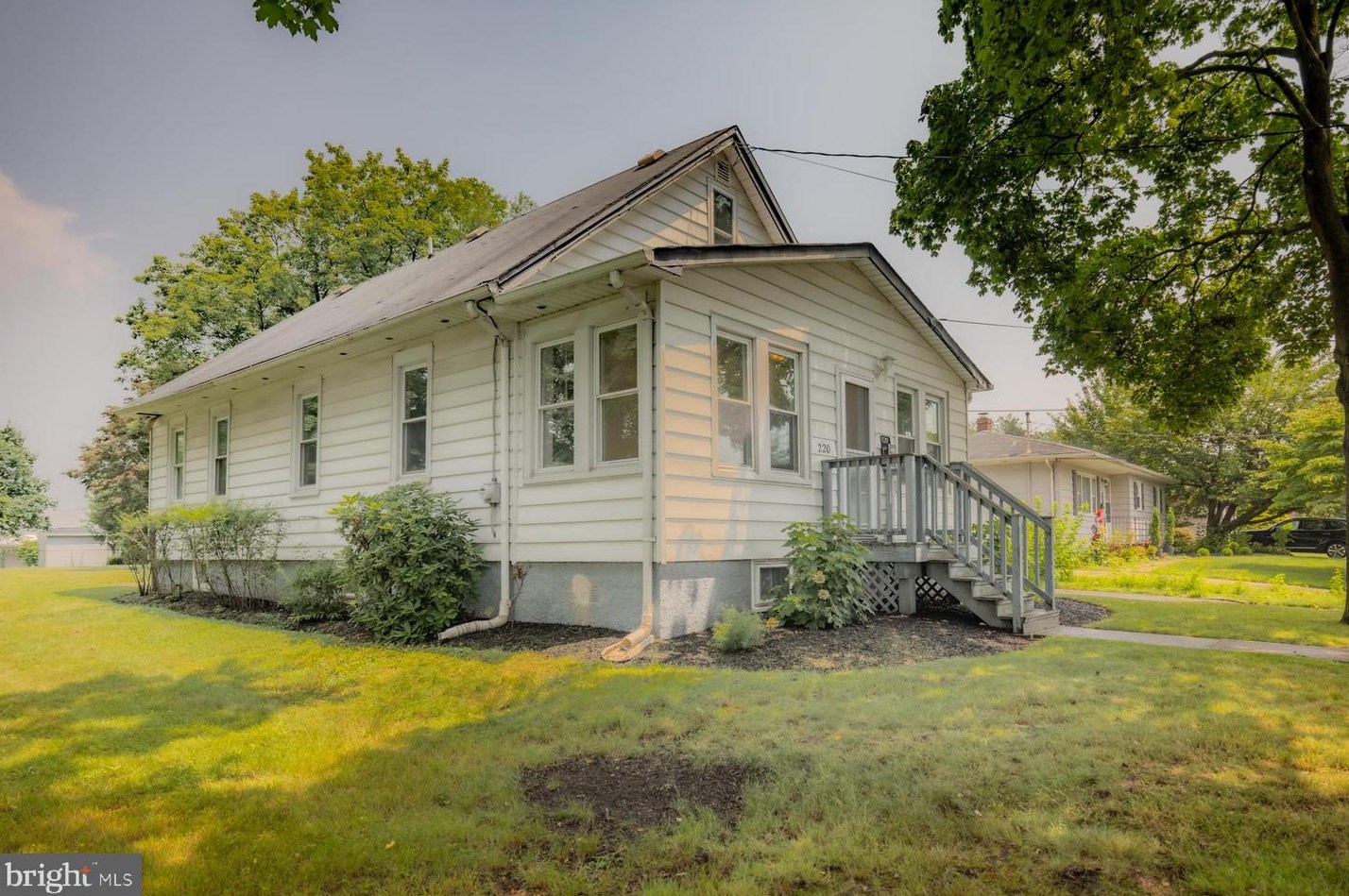 220 Hauser Ave, Trenton NJ 08620-1702 exterior