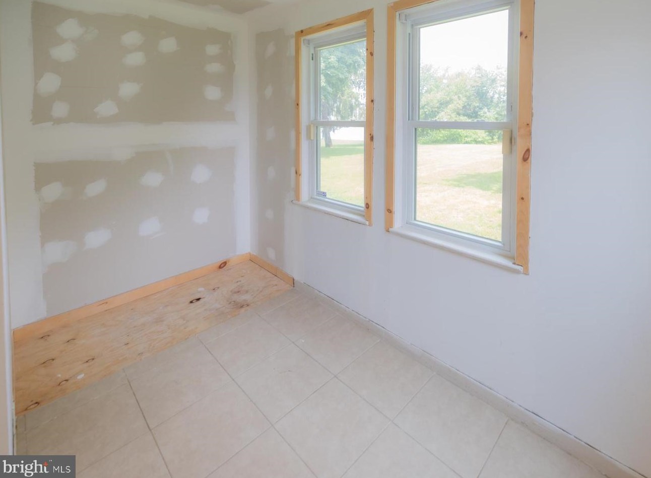 220 Hauser Ave, Trenton NJ 08620-1702 exterior