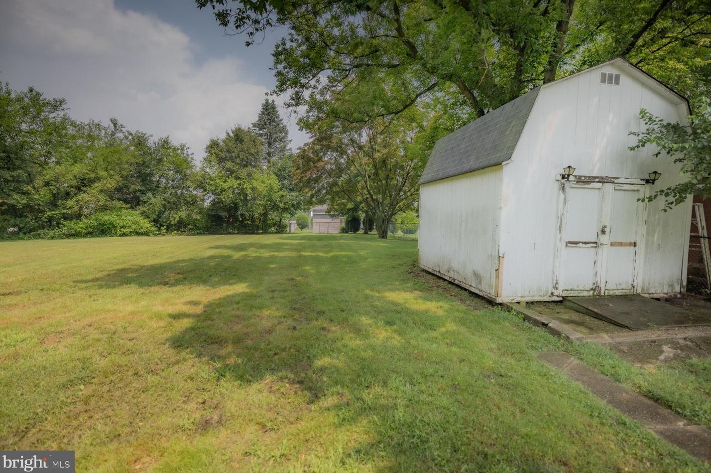 220 Hauser Ave, Trenton NJ 08620-1702 exterior