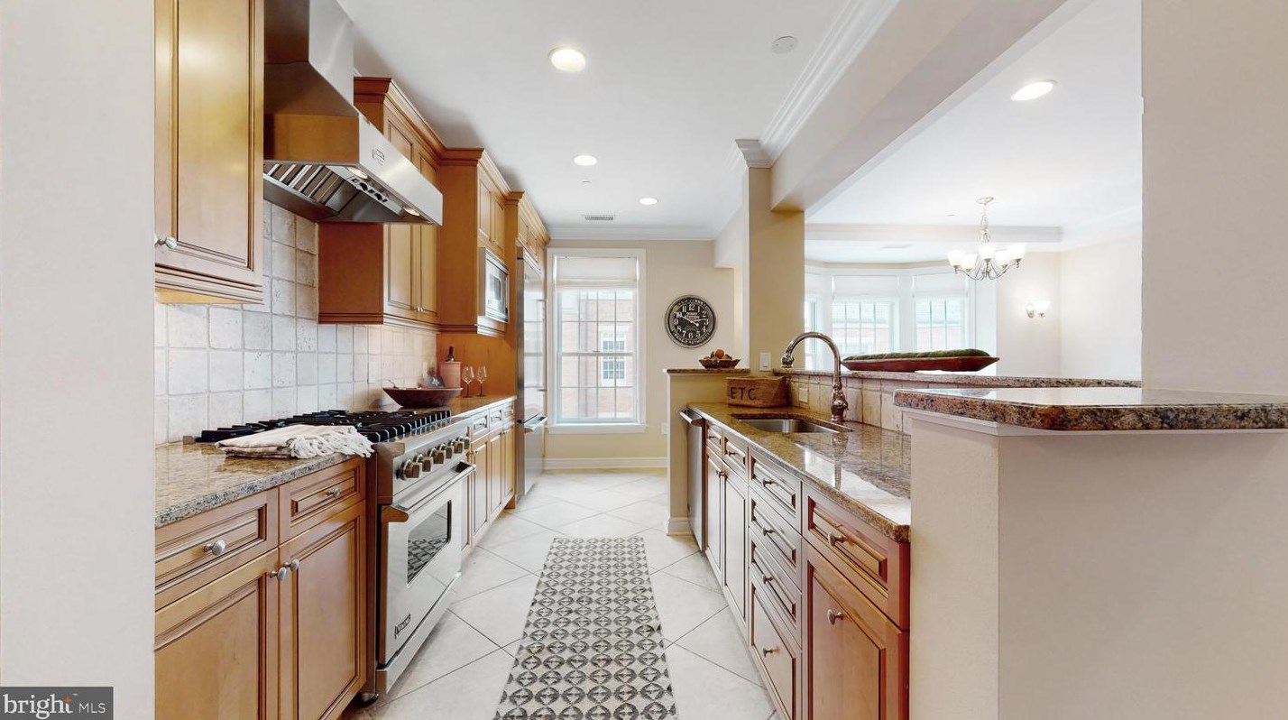 221 Victoria Mews, Princeton NJ  08542-3748 exterior