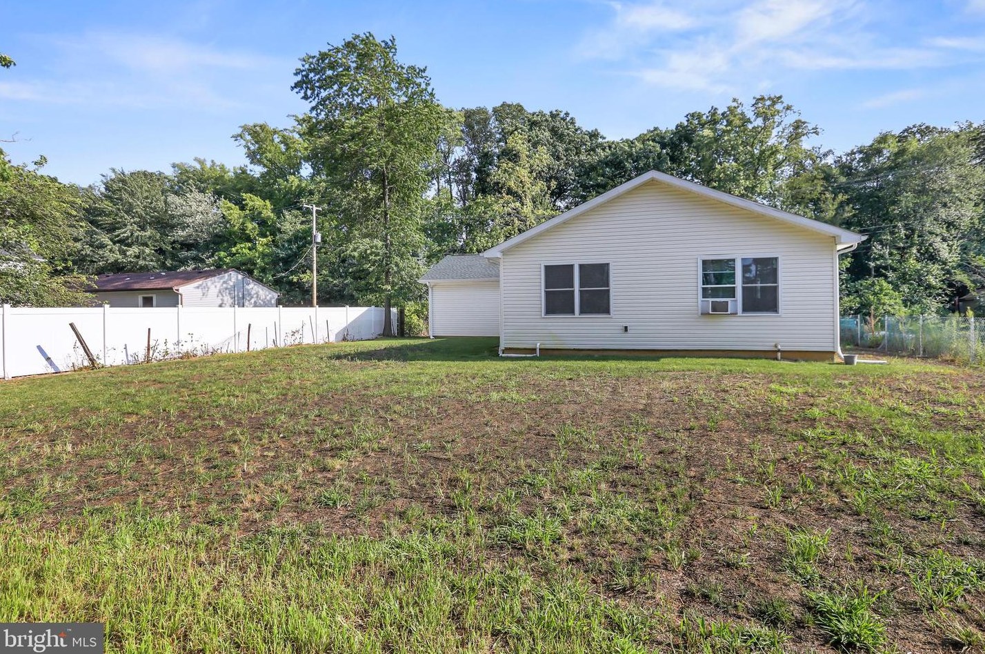 24 Daniel St, East Windsor NJ 08520-6150 exterior