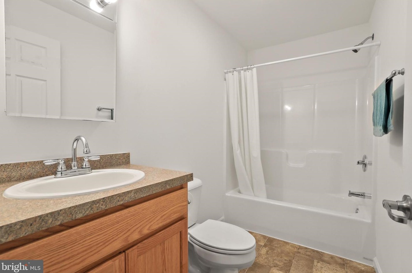 24 Daniel St, East Windsor NJ 08520-6150 exterior