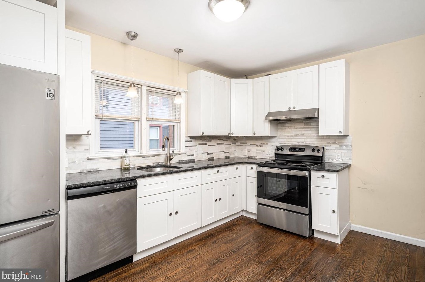 306 Monmouth St, East Windsor NJ 08520-5002 exterior