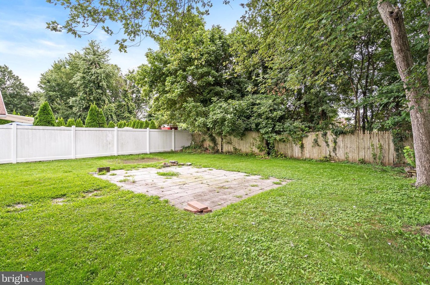 306 Monmouth St, East Windsor NJ 08520-5002 exterior