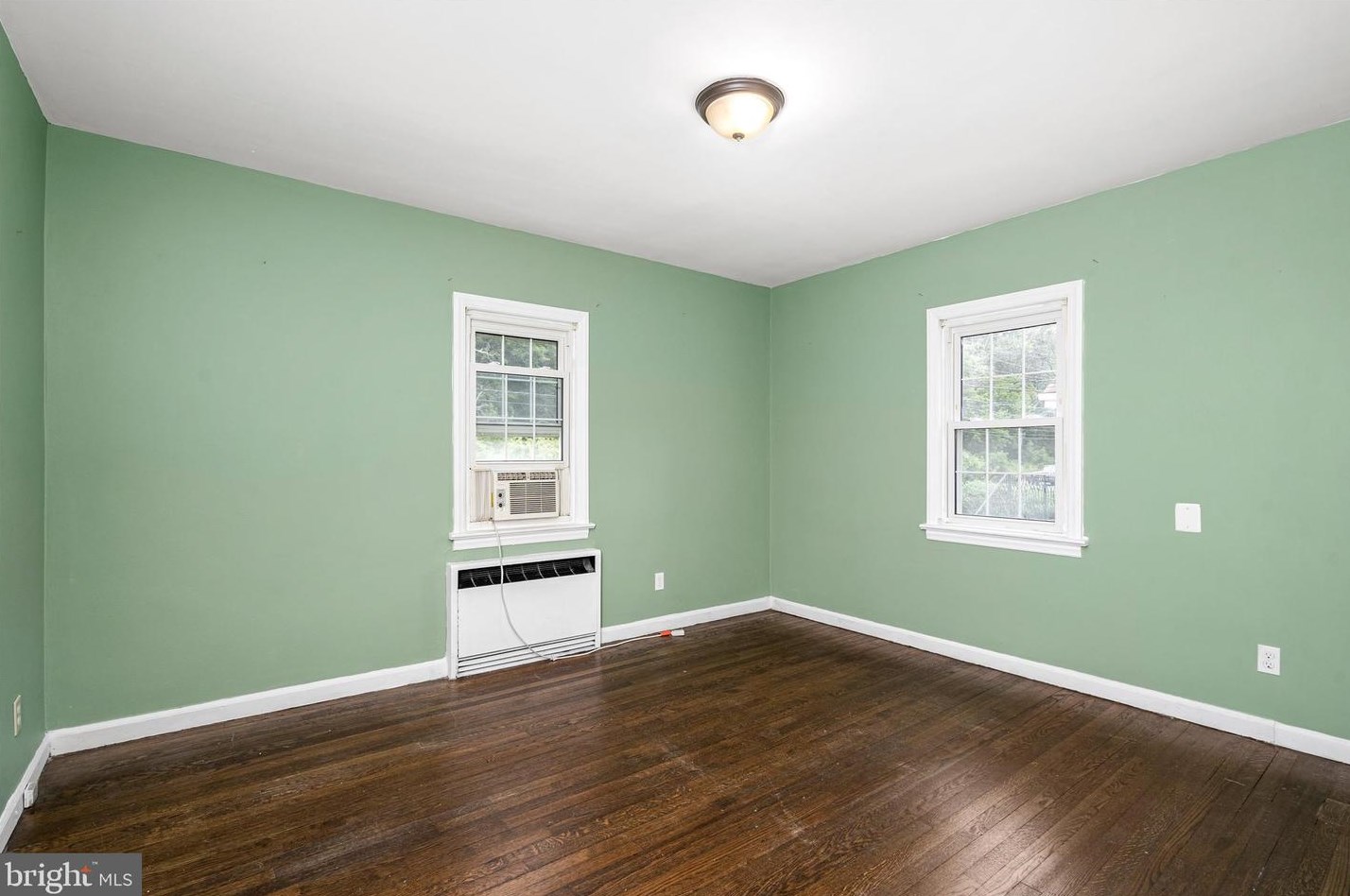 306 Monmouth St, East Windsor NJ 08520-5002 exterior