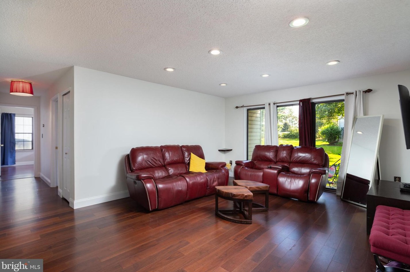 3 Rickard Ct, Trenton NJ  08648-2667 exterior