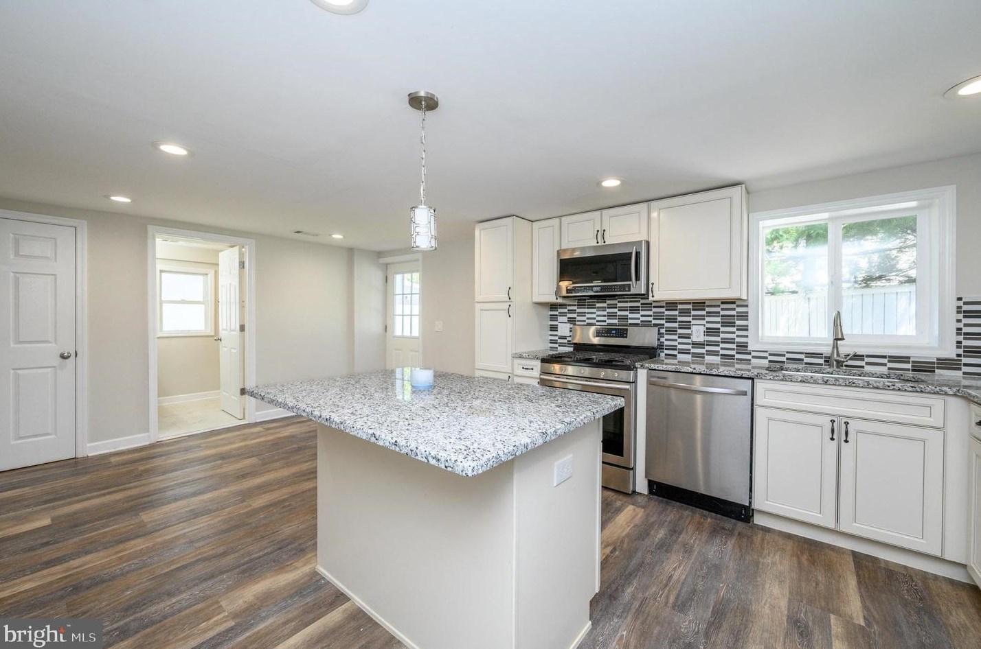 133 Monmouth St, East Windsor NJ 08520-3117 exterior