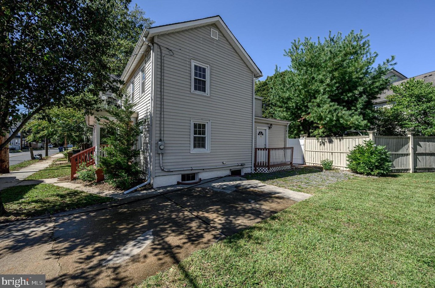 133 Monmouth St, East Windsor NJ 08520-3117 exterior