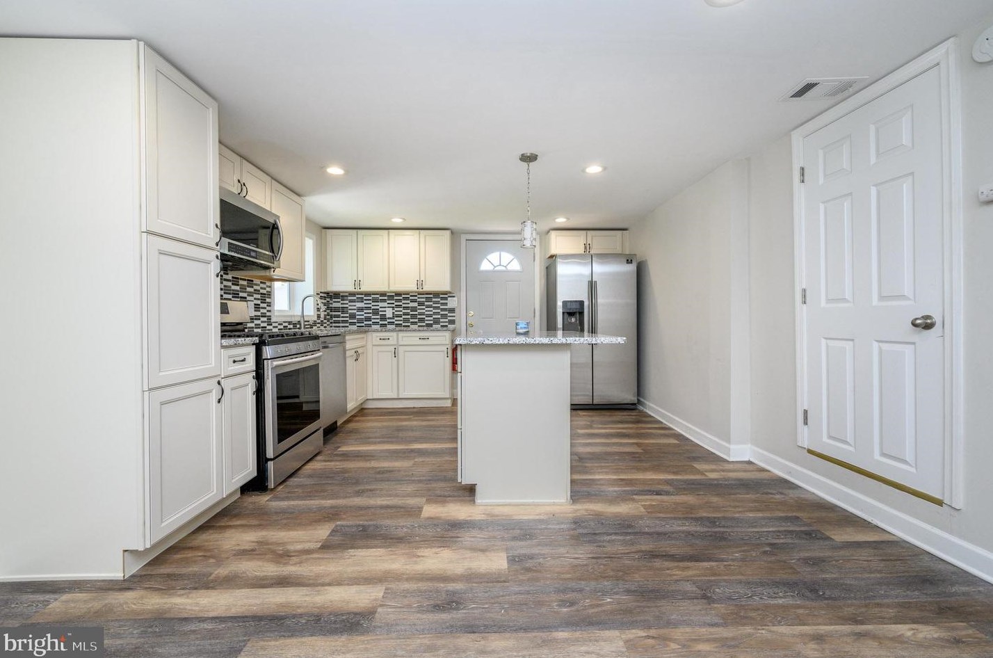 133 Monmouth St, East Windsor NJ 08520-3117 exterior