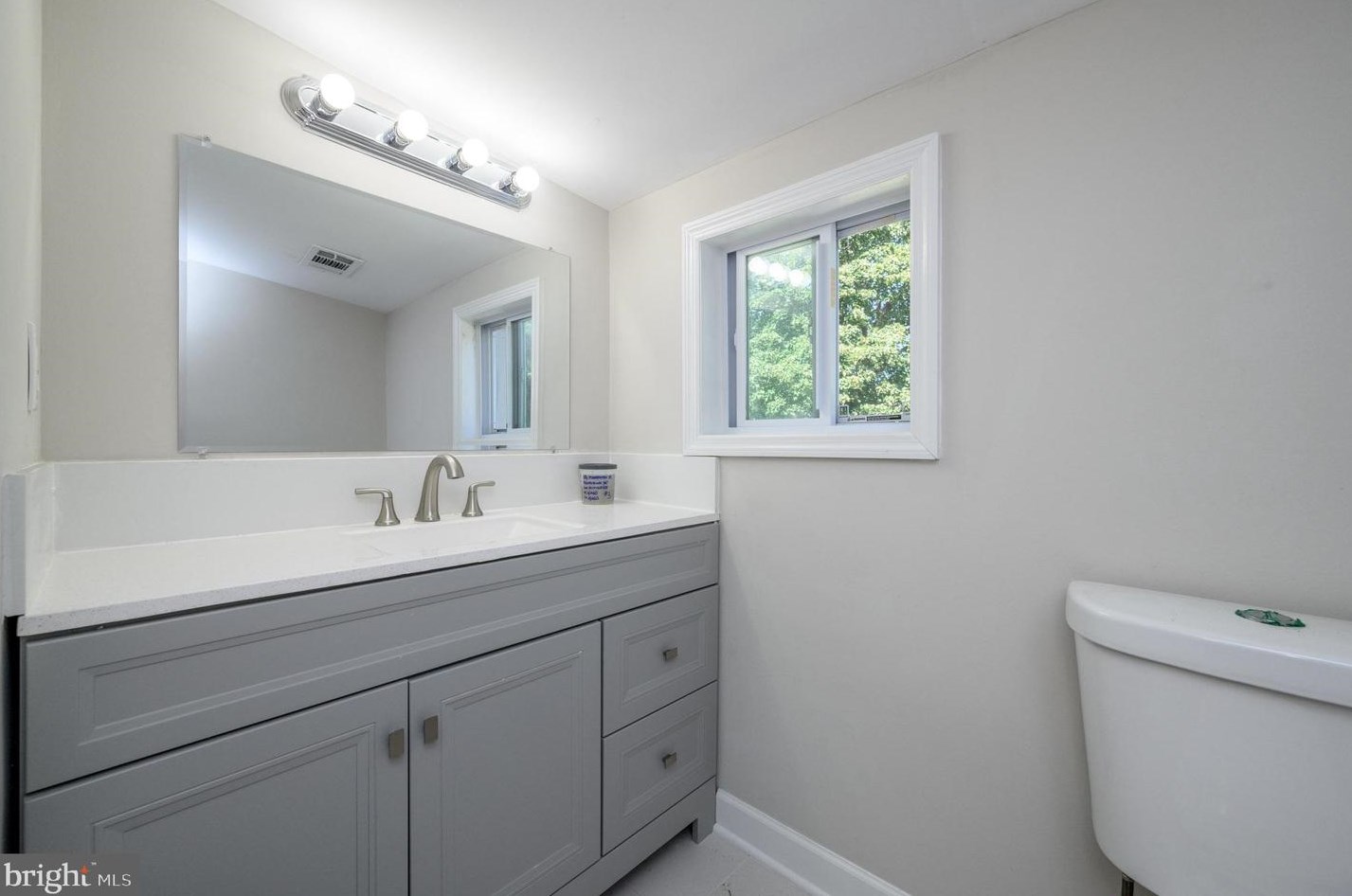 133 Monmouth St, East Windsor NJ 08520-3117 exterior