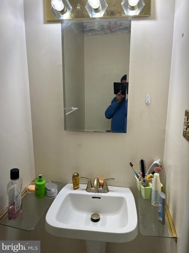 G-22 Avon Dr, East Windsor NJ 08520-5608 exterior