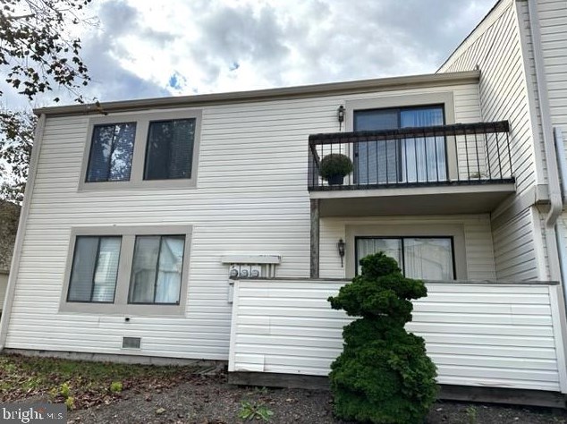 12 Avon Dr, East Windsor NJ  08520-5608 exterior