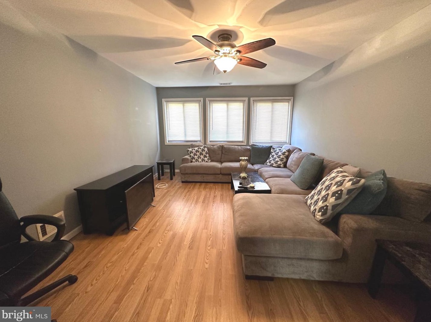 23 Avon Dr, East Windsor NJ 08520-5608 exterior