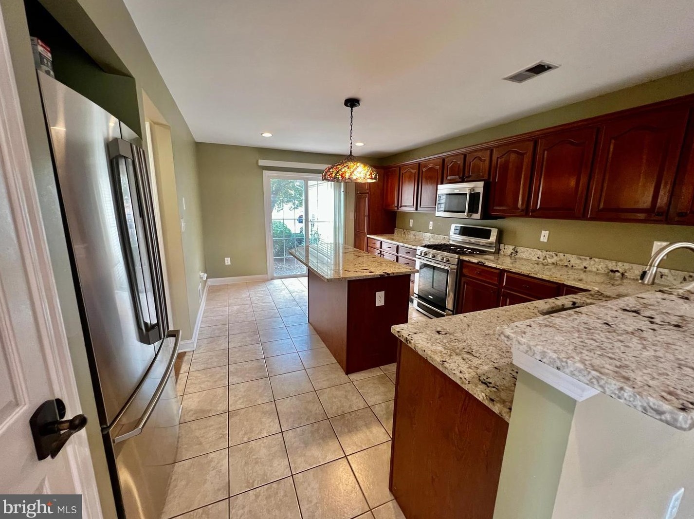 253 Colt St, Pennington NJ  08534-5173 exterior