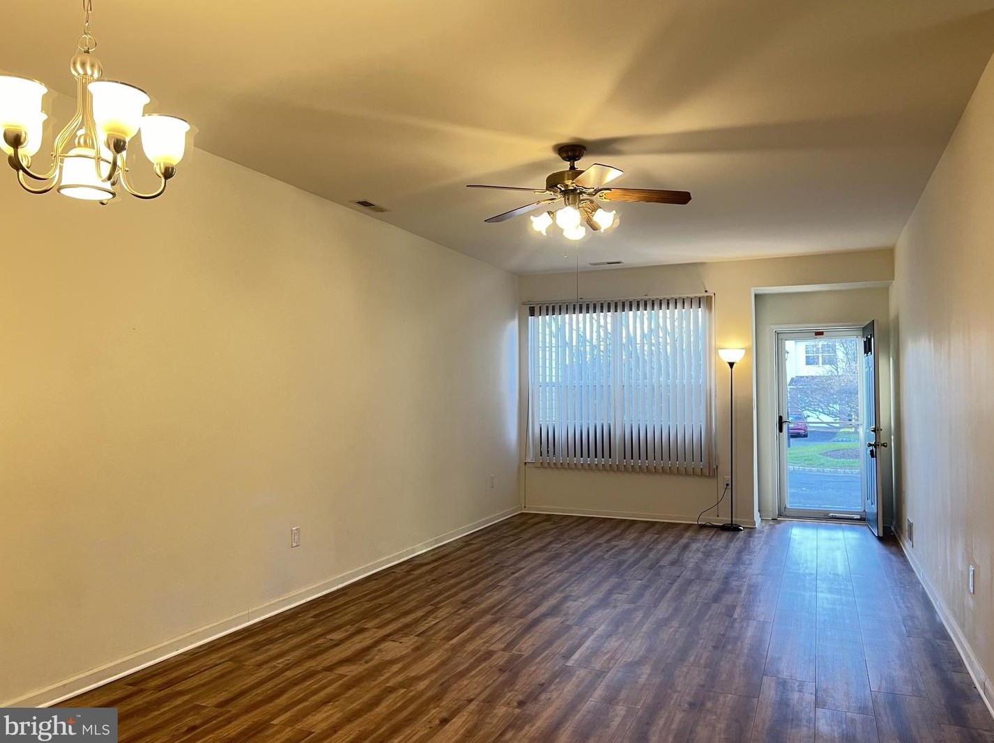 12 Carlyle Ct, Princeton NJ  08540-7816 exterior