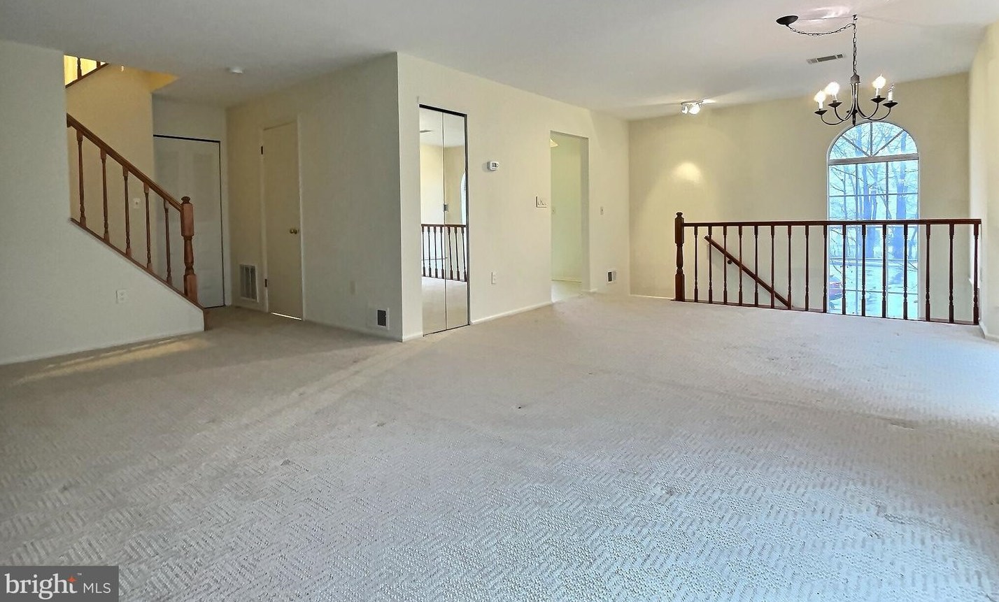 70 Chambord Ct, Trenton NJ  08619-4707 exterior