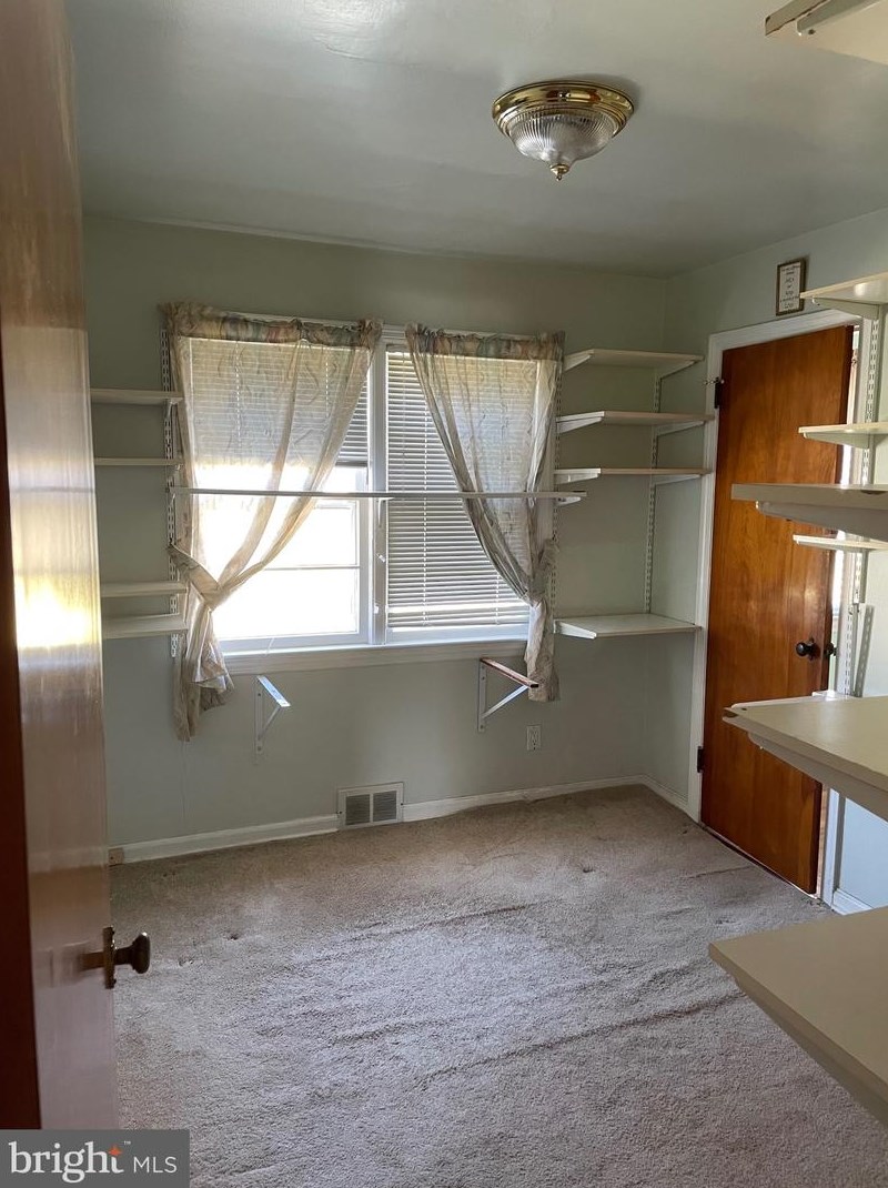 8 Philyet Dr, East Windsor NJ  08520-6151 exterior