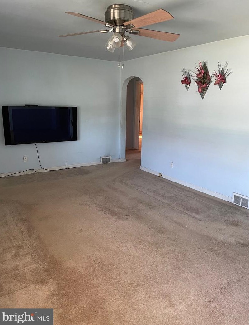 8 Philyet Dr, East Windsor NJ  08520-6151 exterior