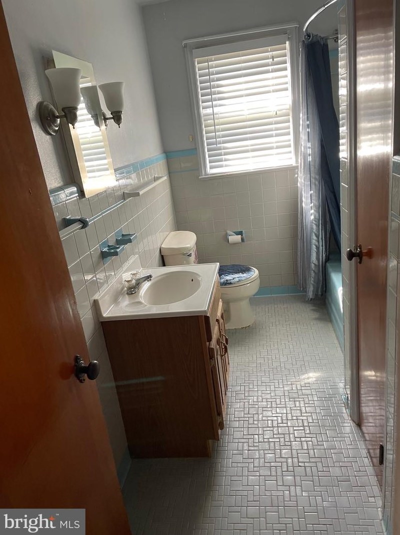 8 Philyet Dr, East Windsor NJ  08520-6151 exterior