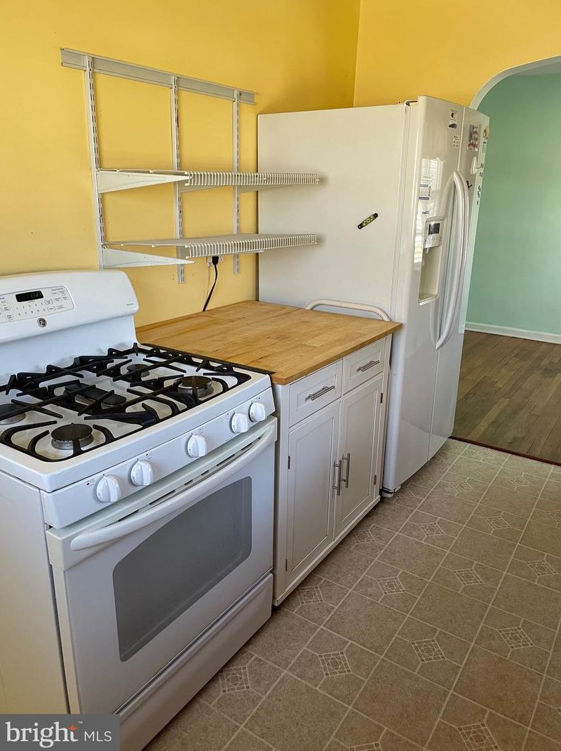 8 Philyet Dr, East Windsor NJ  08520-6151 exterior
