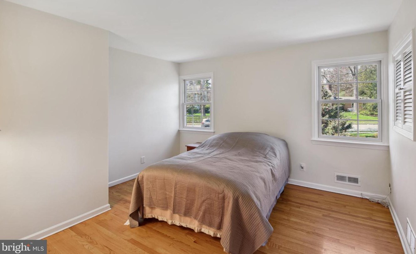 222 Shadybrook Ln, Princeton NJ  08540-4138 exterior