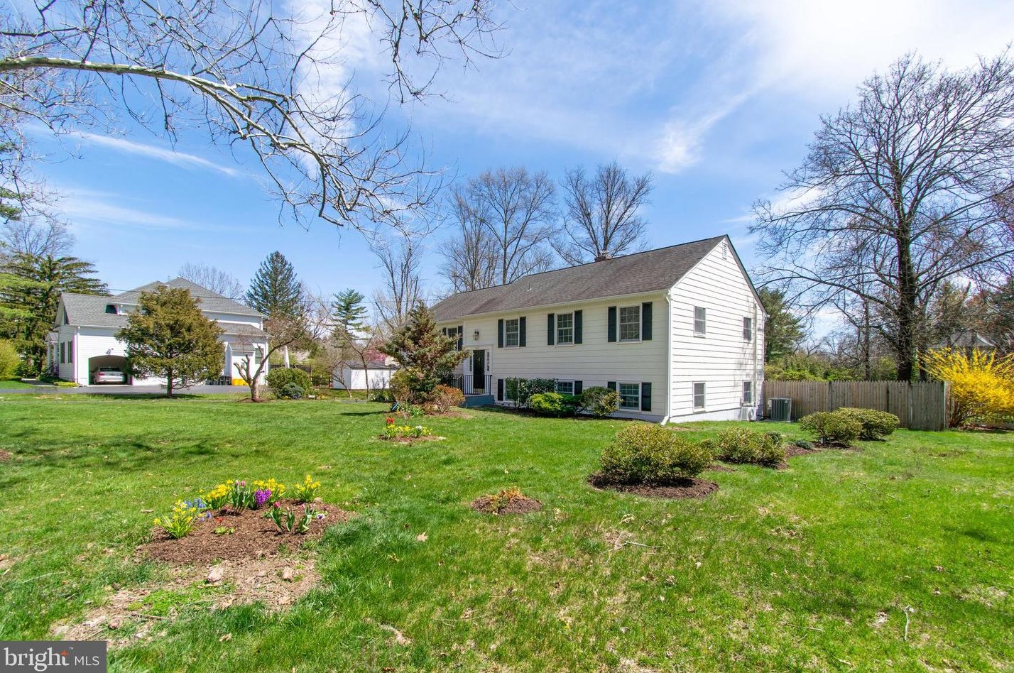 222 Shadybrook Ln, Princeton NJ  08540-4138 exterior