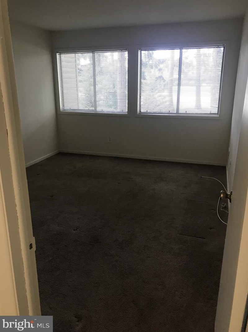 11 Avon Dr, East Windsor NJ 08520-5608 exterior