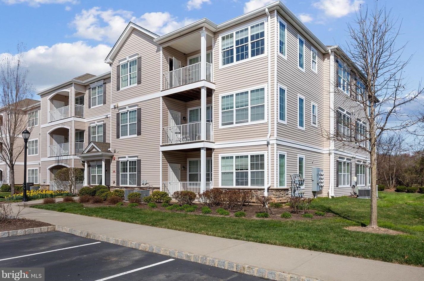 428 Timberlake Dr, Trenton NJ  08618-1475 exterior