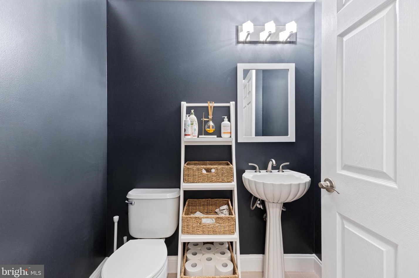 27 Andover Way, Trenton NJ 08610-1201 exterior