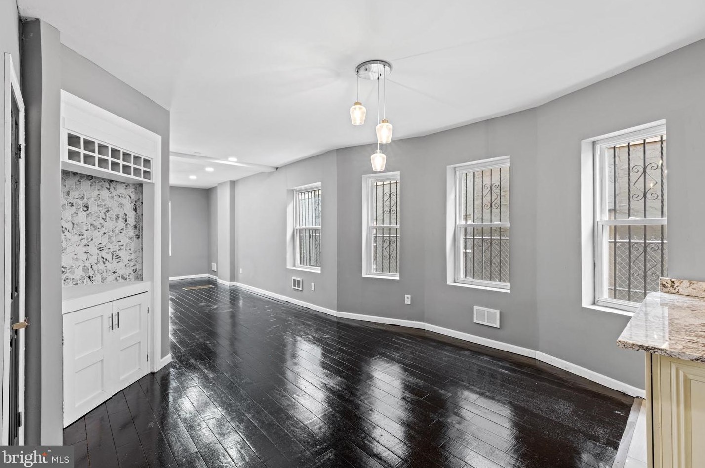 825 Stuyvesant Ave, Trenton NJ  08618-4105 exterior