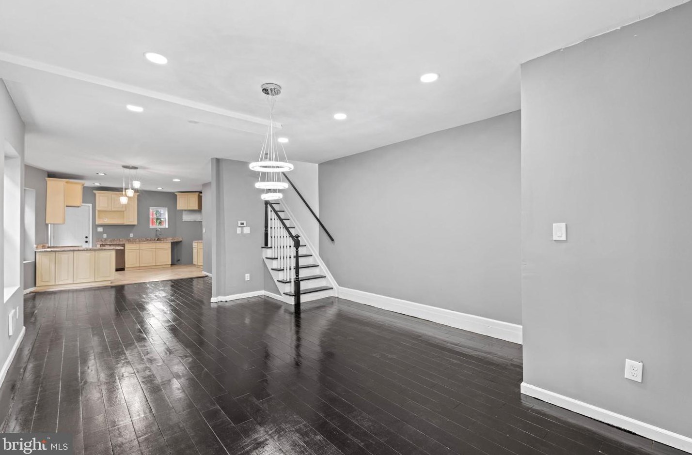 825 Stuyvesant Ave, Trenton NJ  08618-4105 exterior