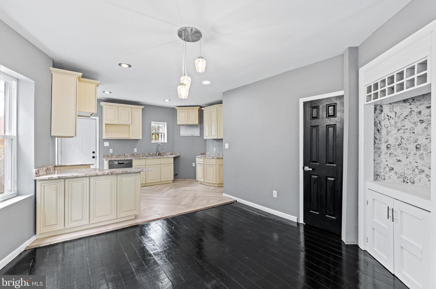 825 Stuyvesant Ave, Trenton NJ  08618-4105 exterior