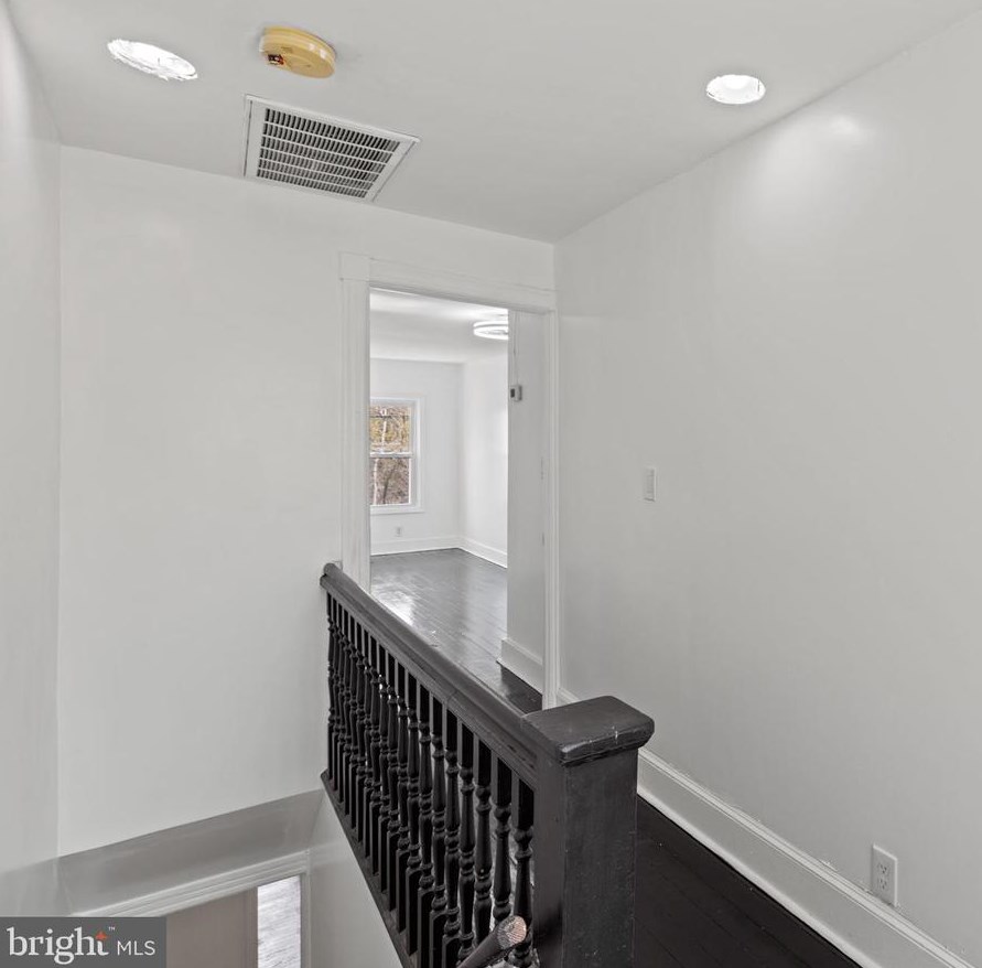 825 Stuyvesant Ave, Trenton NJ  08618-4105 exterior