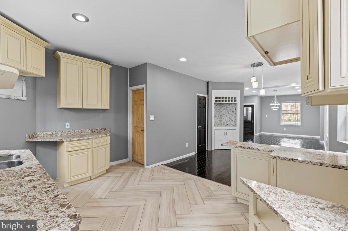 825 Stuyvesant Ave, Trenton NJ  08618-4105 exterior