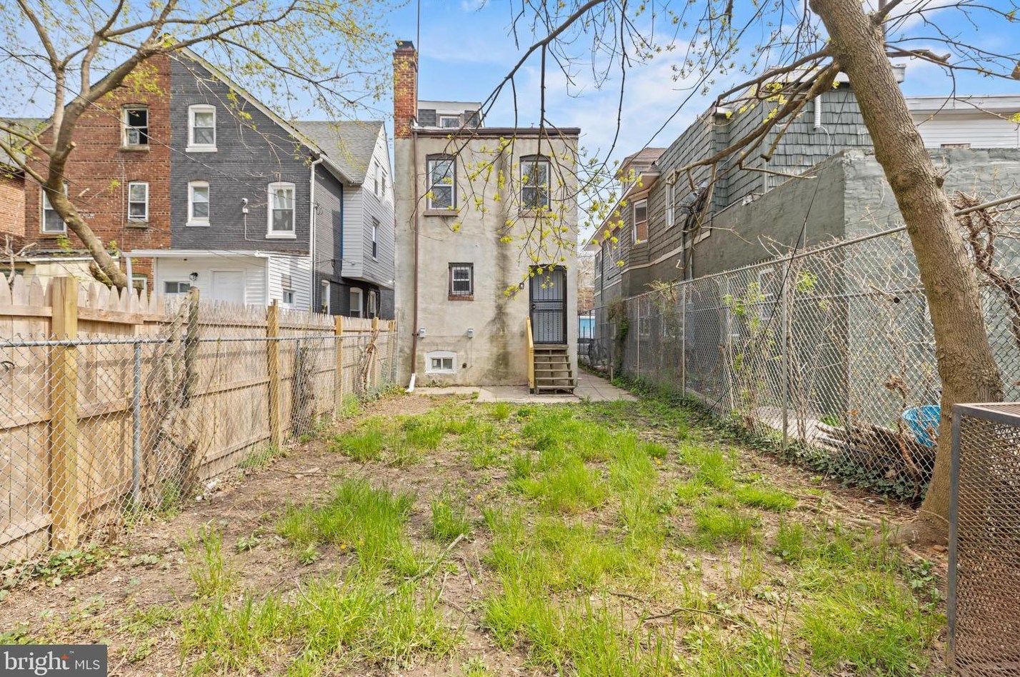 825 Stuyvesant Ave, Trenton NJ  08618-4105 exterior