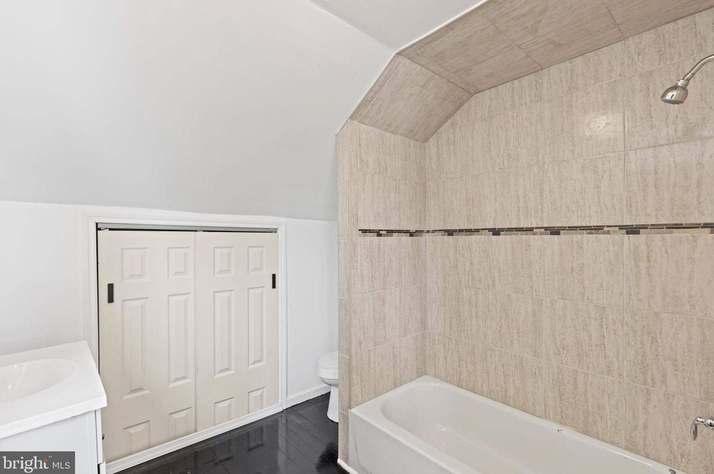 825 Stuyvesant Ave, Trenton NJ  08618-4105 exterior