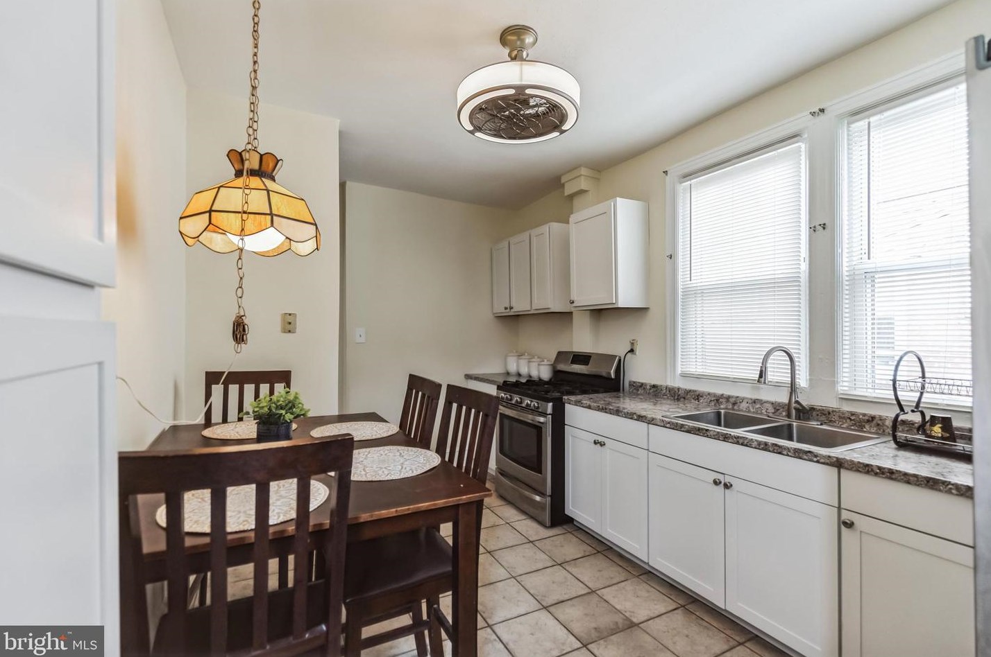 64 Oak Ln, Trenton NJ 08618-4001 exterior