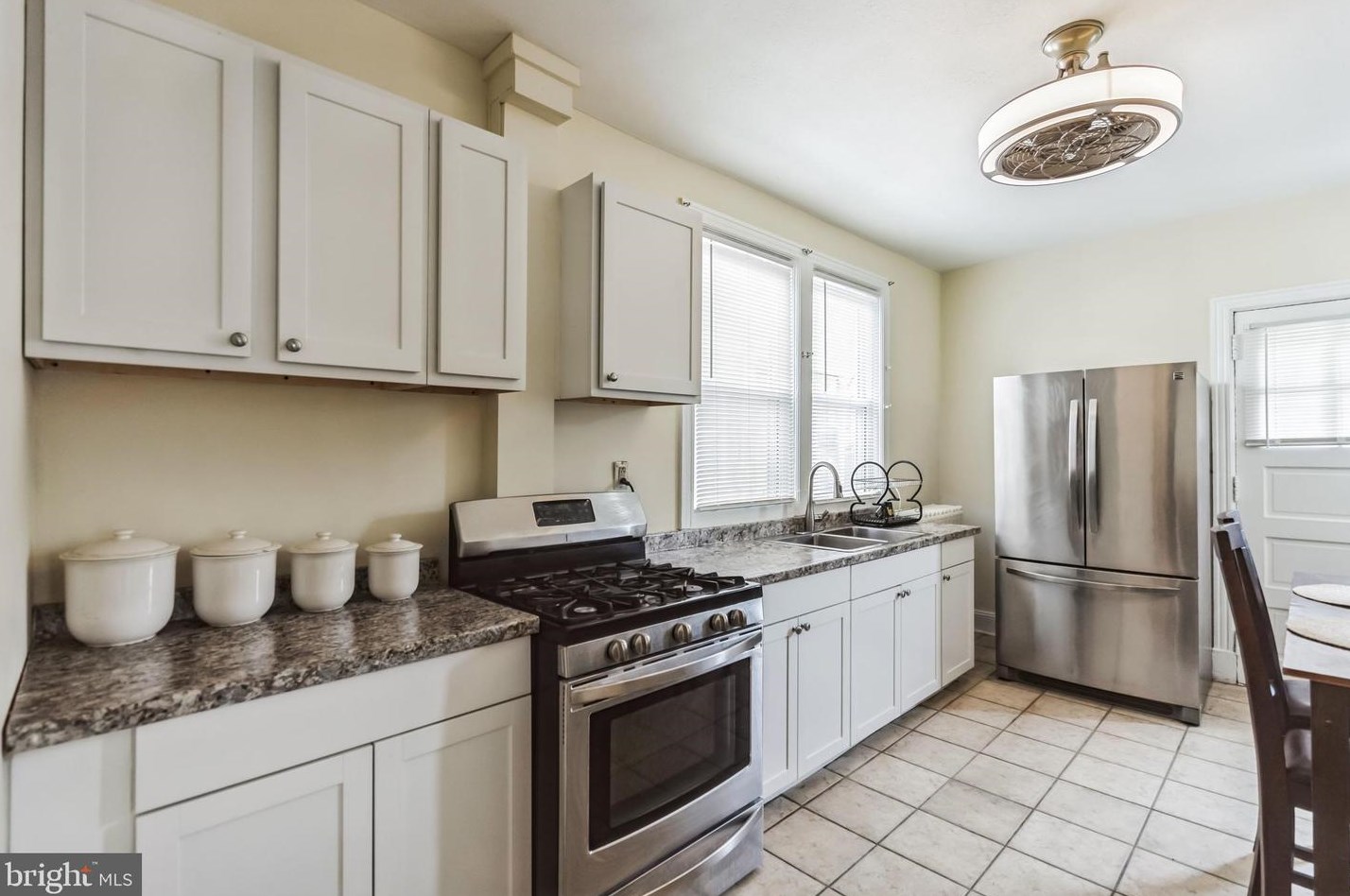 64 Oak Ln, Trenton NJ 08618-4001 exterior