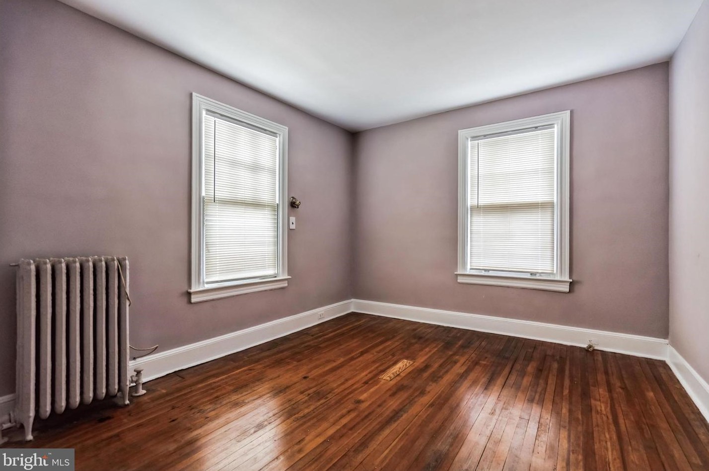 64 Oak Ln, Trenton NJ 08618-4001 exterior