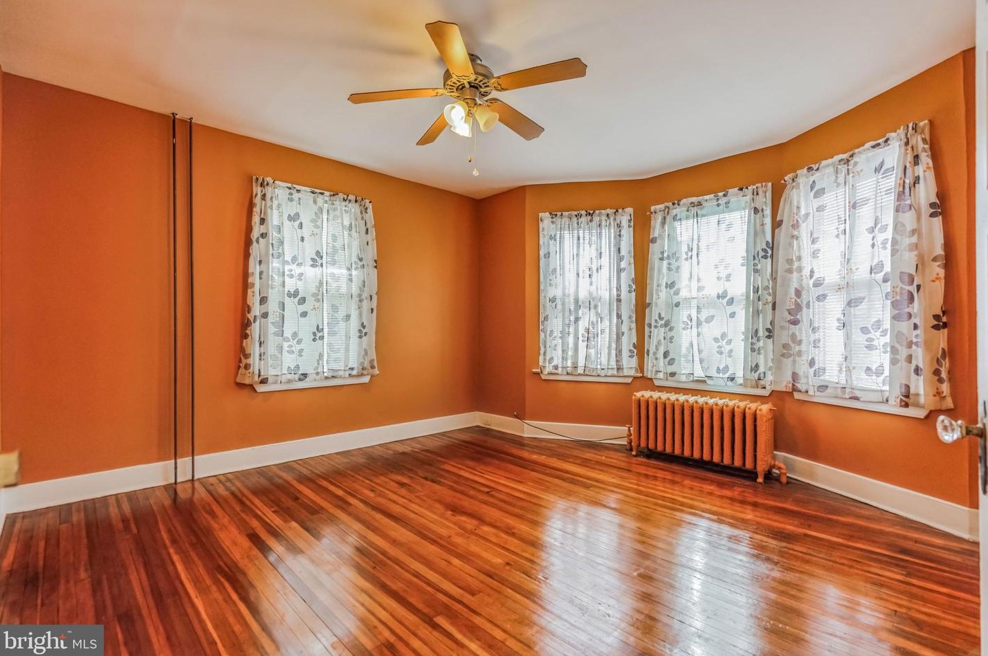 64 Oak Ln, Trenton NJ 08618-4001 exterior