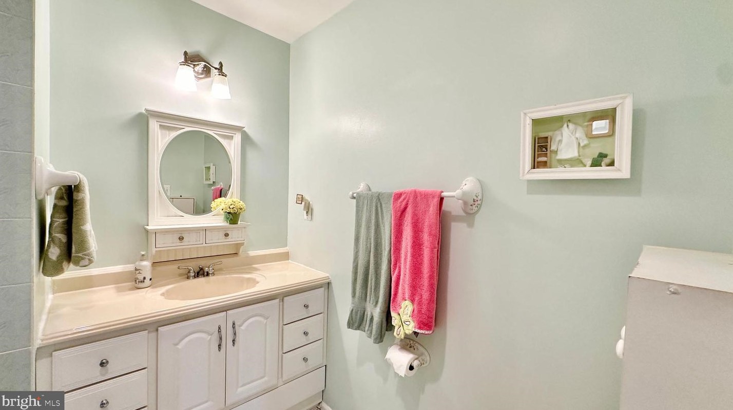 38 Winthrop Rd, Trenton NJ  08648-1559 exterior