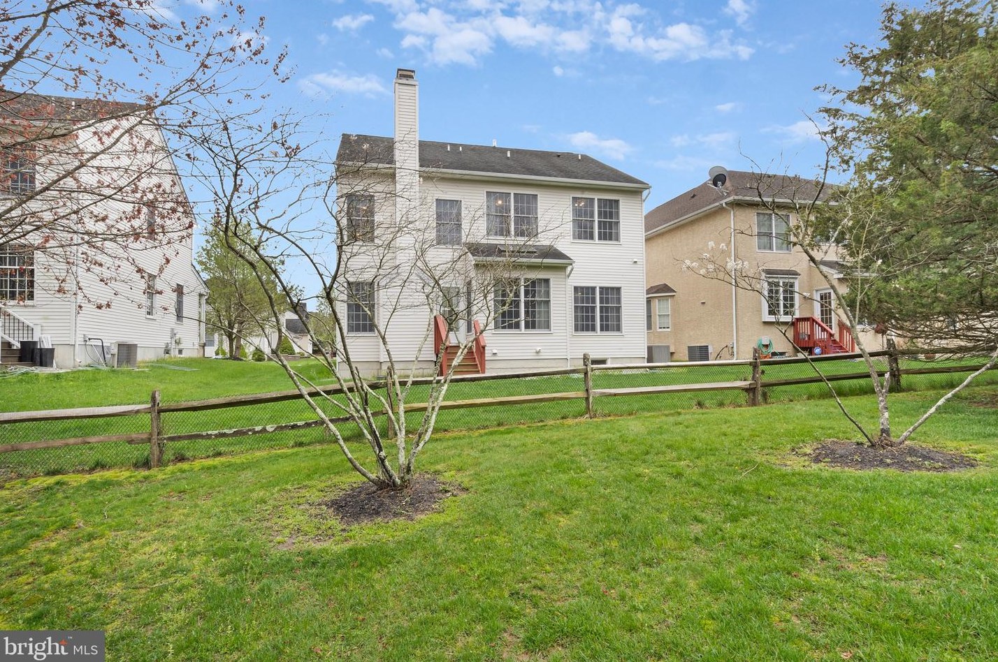 32 Devonshire Dr, Princeton NJ  08540-6296 exterior
