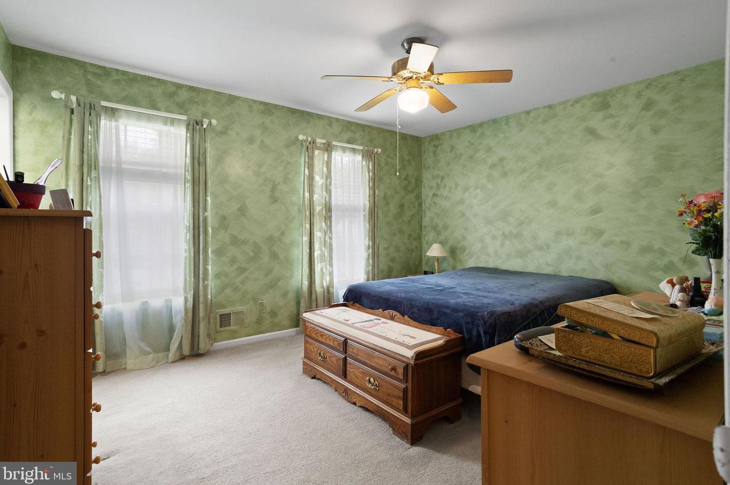 49 Kristopher Dr, Trenton NJ 08620-3005 exterior