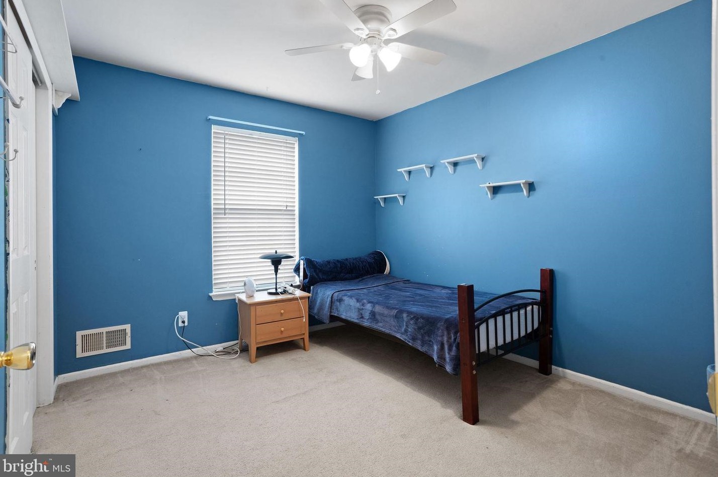 49 Kristopher Dr, Trenton NJ 08620-3005 exterior