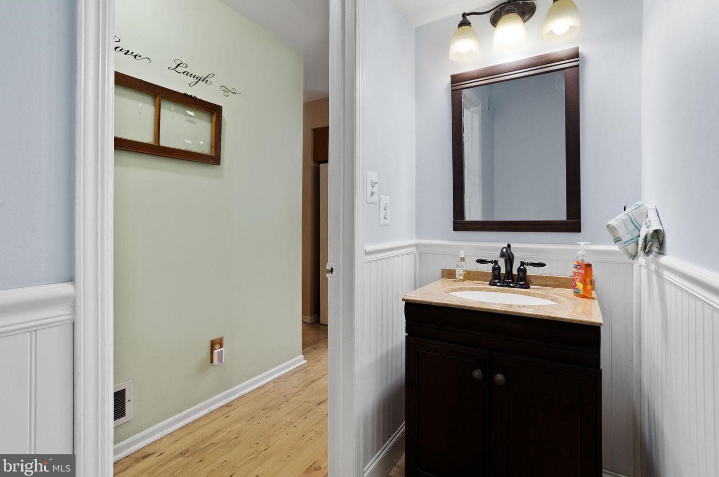 49 Kristopher Dr, Trenton NJ 08620-3005 exterior