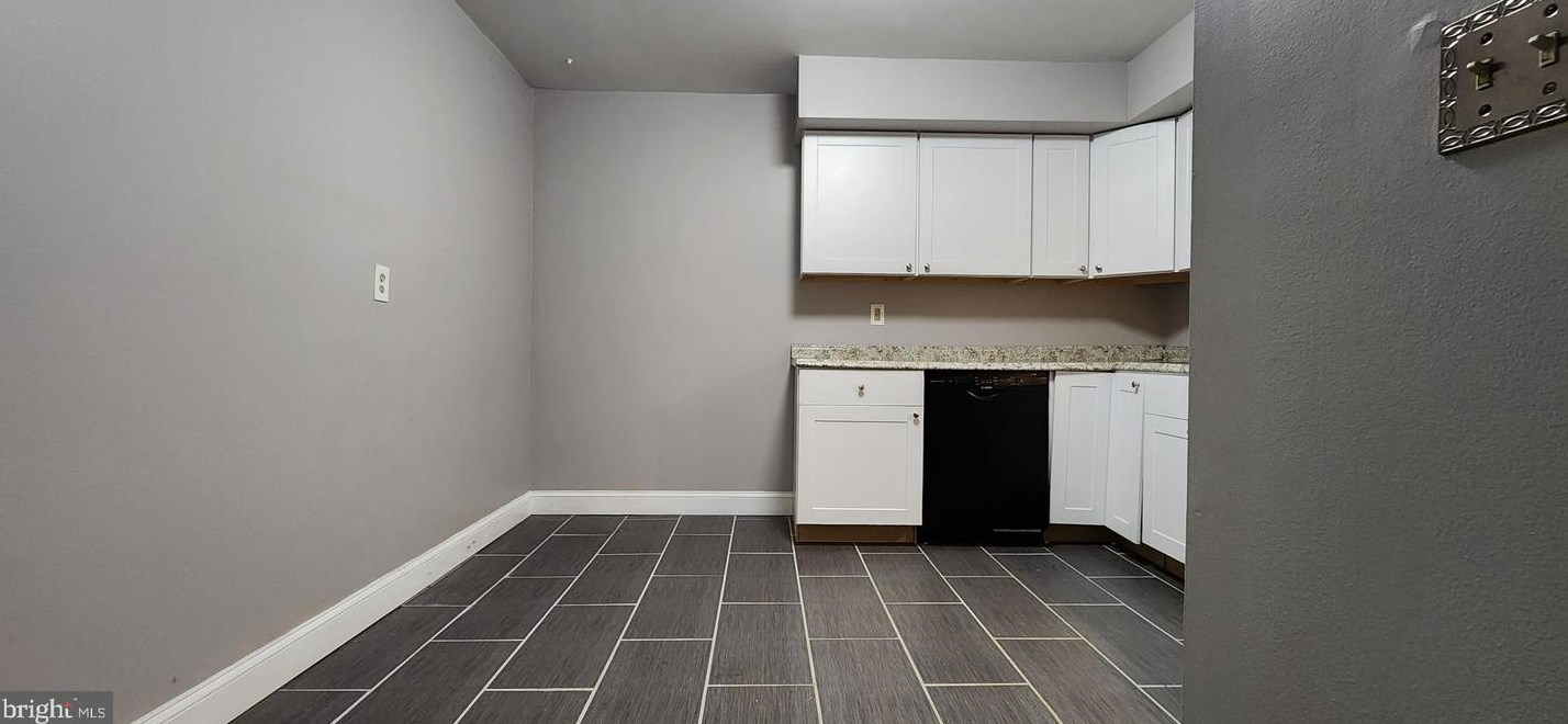 15-C Avon Dr, East Windsor NJ  08520-5608 exterior