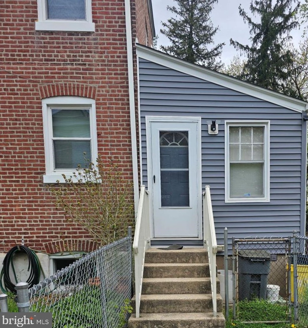 262 Hillcrest Ave, Trenton NJ  08618-3410 exterior