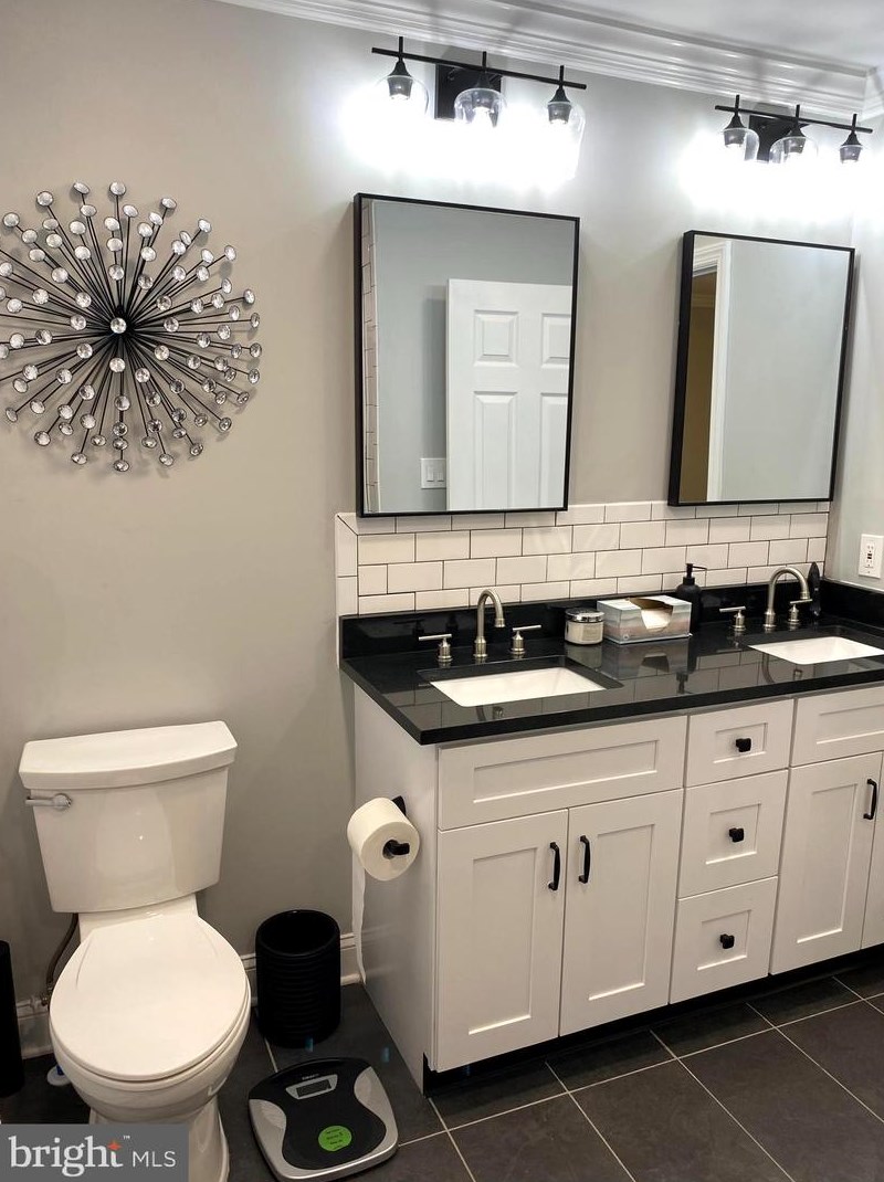 18 Goldenrod Ct, Trenton NJ  08690-3322 exterior