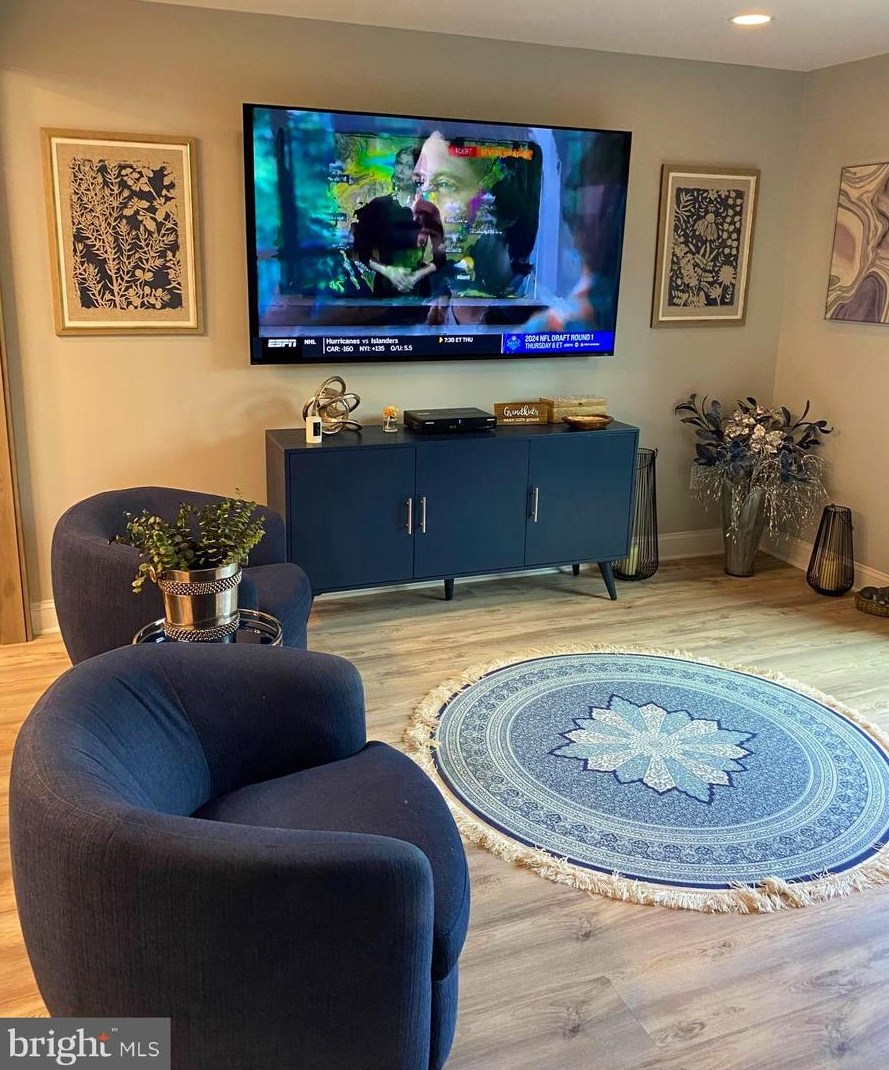 18 Goldenrod Ct, Trenton NJ  08690-3322 exterior