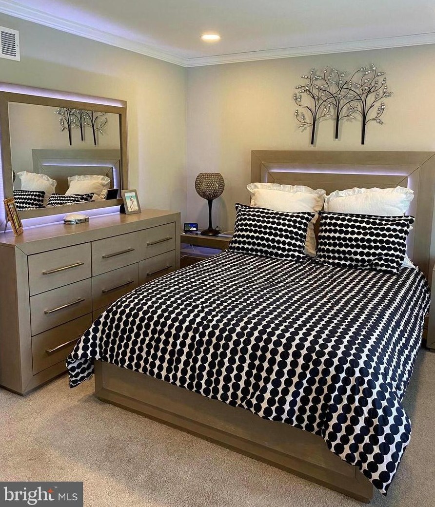 18 Goldenrod Ct, Trenton NJ  08690-3322 exterior